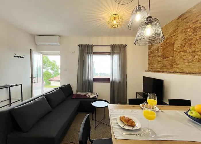 Ruscus, Veprinac, * Opatija